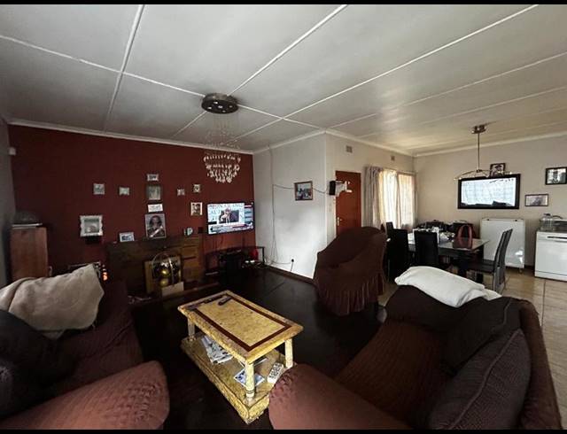 4 BEDROOM HOUSE FOR SALE IN KLIPPOORTJE